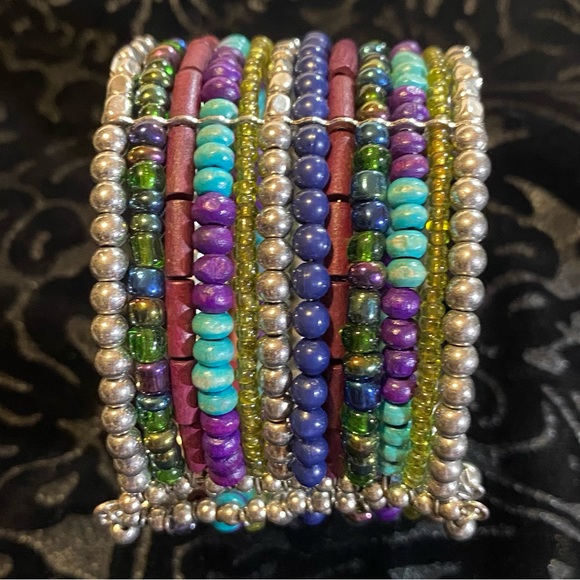 Beaded cuff bracelet fits wrists under 7” best, glass/wooden beads,has flaw read - Picture 5 of 5